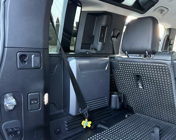 Черный Ленд Ровер Дефендер, объемом двигателя 3 л и пробегом 102 тыс. км за 88500 $, фото 54 на Automoto.ua