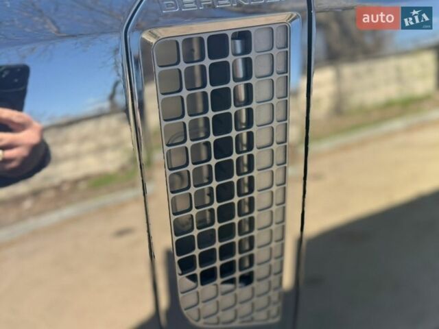 Чорний Ленд Ровер Дефендер, об'ємом двигуна 2 л та пробігом 92 тис. км за 54500 $, фото 11 на Automoto.ua