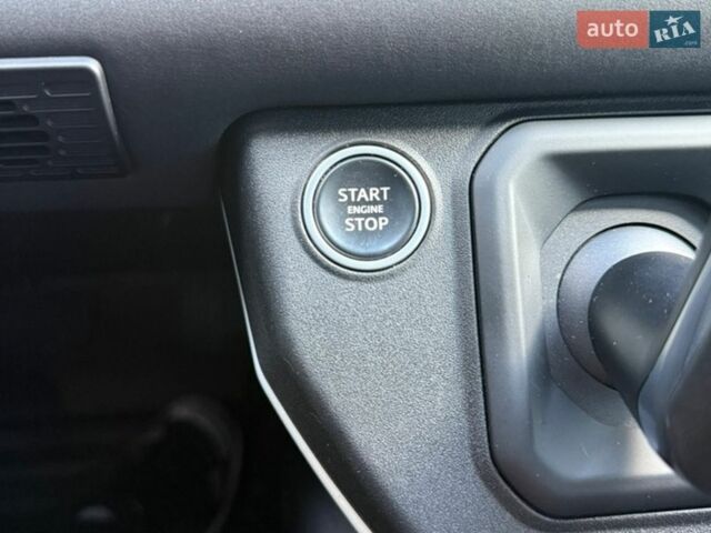 Чорний Ленд Ровер Дефендер, об'ємом двигуна 2 л та пробігом 92 тис. км за 54500 $, фото 23 на Automoto.ua