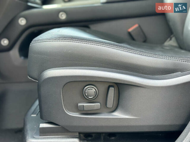 Чорний Ленд Ровер Дефендер, об'ємом двигуна 3 л та пробігом 89 тис. км за 68000 $, фото 27 на Automoto.ua