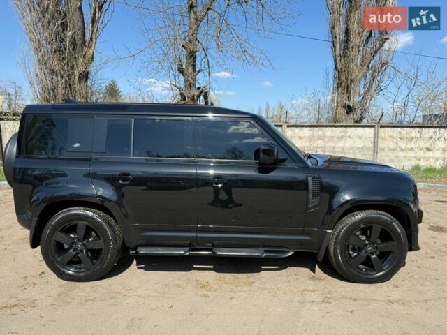 Чорний Ленд Ровер Дефендер, об'ємом двигуна 2 л та пробігом 92 тис. км за 54500 $, фото 4 на Automoto.ua