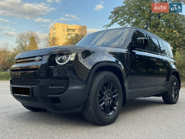 Чорний Ленд Ровер Дефендер, об'ємом двигуна 2 л та пробігом 107 тис. км за 54799 $, фото 6 на Automoto.ua