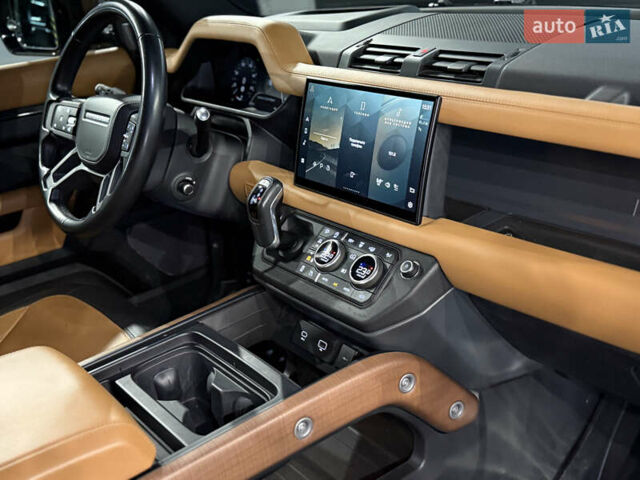 Черный Ленд Ровер Дефендер, объемом двигателя 3 л и пробегом 72 тыс. км за 83500 $, фото 25 на Automoto.ua