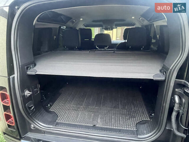 Чорний Ленд Ровер Дефендер, об'ємом двигуна 2 л та пробігом 107 тис. км за 54799 $, фото 56 на Automoto.ua