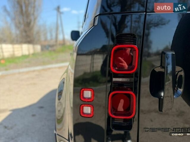 Чорний Ленд Ровер Дефендер, об'ємом двигуна 2 л та пробігом 92 тис. км за 54500 $, фото 12 на Automoto.ua