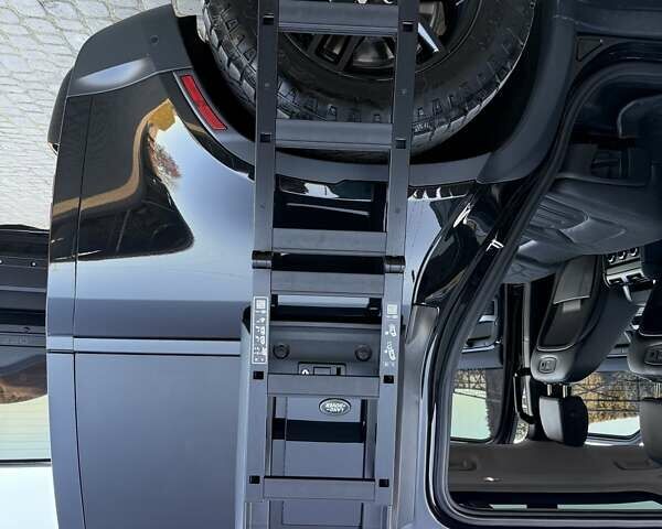 Черный Ленд Ровер Дефендер, объемом двигателя 3 л и пробегом 102 тыс. км за 88500 $, фото 52 на Automoto.ua