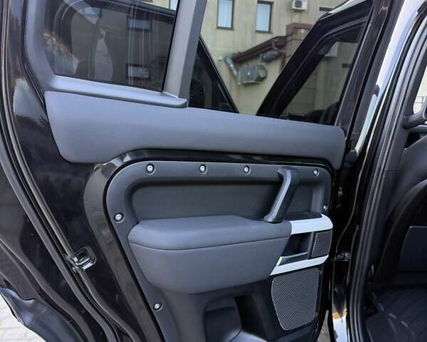 Черный Ленд Ровер Дефендер, объемом двигателя 3 л и пробегом 102 тыс. км за 88500 $, фото 34 на Automoto.ua