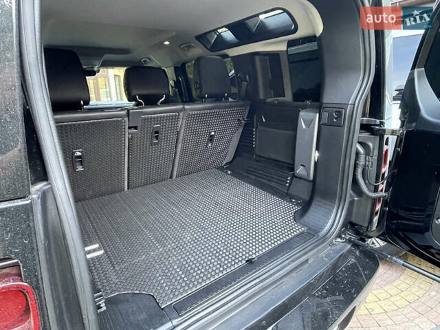 Чорний Ленд Ровер Дефендер, об'ємом двигуна 2 л та пробігом 107 тис. км за 54799 $, фото 63 на Automoto.ua