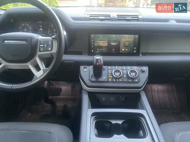 Чорний Ленд Ровер Дефендер, об'ємом двигуна 2 л та пробігом 107 тис. км за 54799 $, фото 33 на Automoto.ua