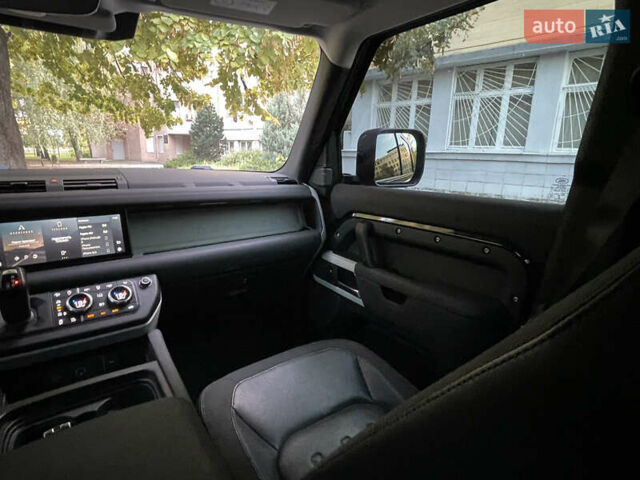 Чорний Ленд Ровер Дефендер, об'ємом двигуна 2 л та пробігом 107 тис. км за 54799 $, фото 28 на Automoto.ua