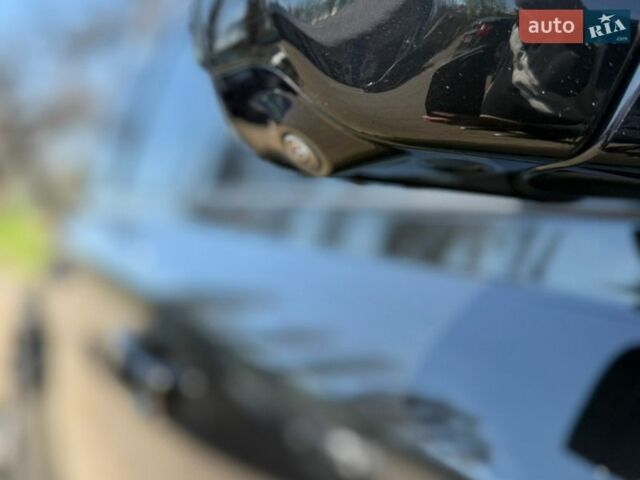 Чорний Ленд Ровер Дефендер, об'ємом двигуна 2 л та пробігом 92 тис. км за 54500 $, фото 18 на Automoto.ua