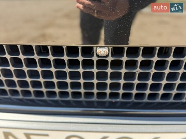 Чорний Ленд Ровер Дефендер, об'ємом двигуна 2 л та пробігом 92 тис. км за 54500 $, фото 20 на Automoto.ua