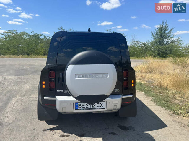 Черный Ленд Ровер Дефендер, объемом двигателя 2 л и пробегом 85 тыс. км за 54000 $, фото 3 на Automoto.ua