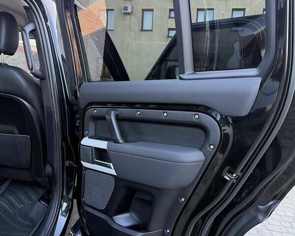 Черный Ленд Ровер Дефендер, объемом двигателя 3 л и пробегом 102 тыс. км за 88500 $, фото 45 на Automoto.ua