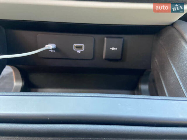 Черный Ленд Ровер Дефендер, объемом двигателя 2 л и пробегом 112 тыс. км за 56000 $, фото 11 на Automoto.ua