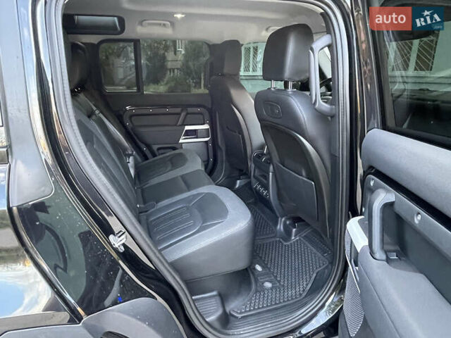 Чорний Ленд Ровер Дефендер, об'ємом двигуна 2 л та пробігом 107 тис. км за 54799 $, фото 53 на Automoto.ua