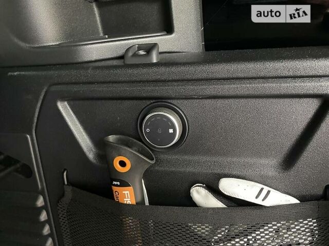 Черный Ленд Ровер Дефендер, объемом двигателя 3 л и пробегом 21 тыс. км за 84000 $, фото 21 на Automoto.ua