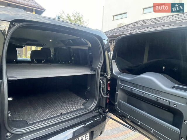 Чорний Ленд Ровер Дефендер, об'ємом двигуна 2 л та пробігом 107 тис. км за 54799 $, фото 22 на Automoto.ua