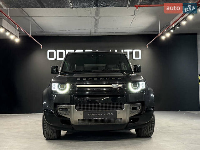 Черный Ленд Ровер Дефендер, объемом двигателя 3 л и пробегом 72 тыс. км за 83500 $, фото 3 на Automoto.ua