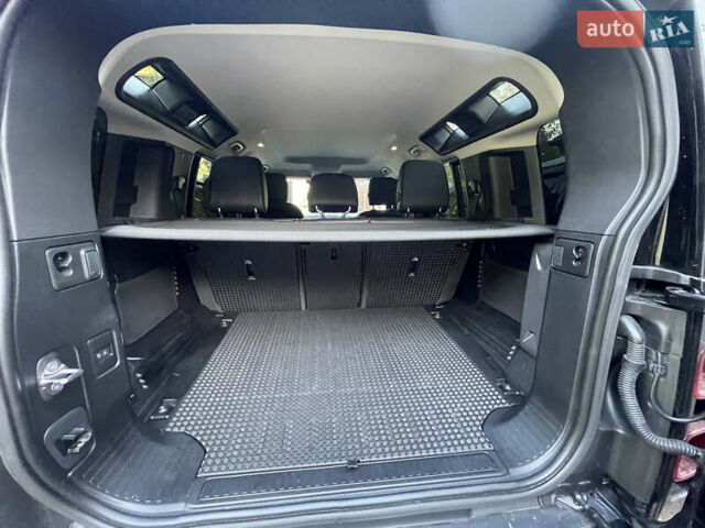 Чорний Ленд Ровер Дефендер, об'ємом двигуна 2 л та пробігом 107 тис. км за 54799 $, фото 59 на Automoto.ua