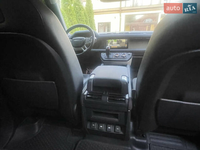 Чорний Ленд Ровер Дефендер, об'ємом двигуна 2 л та пробігом 107 тис. км за 54799 $, фото 50 на Automoto.ua