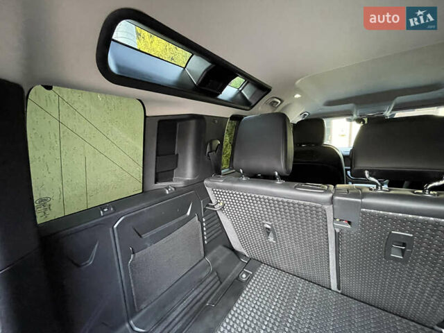 Чорний Ленд Ровер Дефендер, об'ємом двигуна 2 л та пробігом 107 тис. км за 54799 $, фото 67 на Automoto.ua