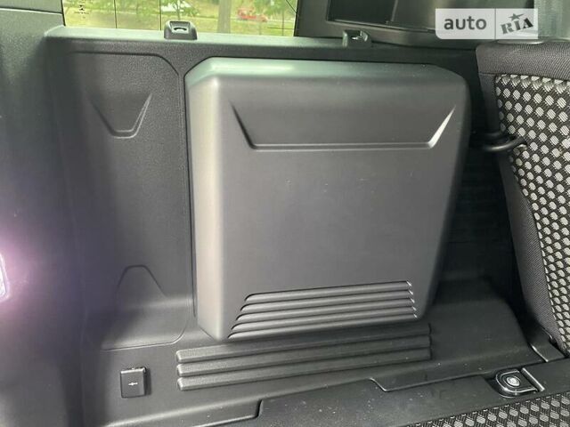 Черный Ленд Ровер Дефендер, объемом двигателя 3 л и пробегом 21 тыс. км за 84000 $, фото 22 на Automoto.ua