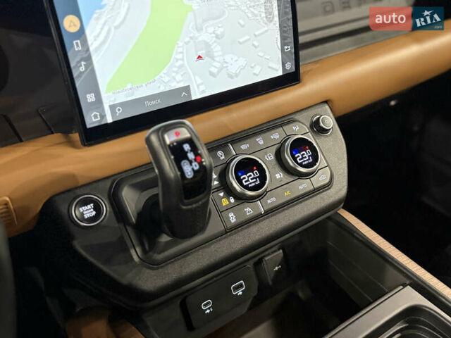 Черный Ленд Ровер Дефендер, объемом двигателя 3 л и пробегом 72 тыс. км за 83500 $, фото 35 на Automoto.ua