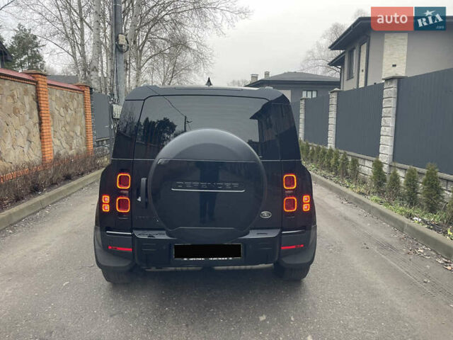 Черный Ленд Ровер Дефендер, объемом двигателя 2 л и пробегом 106 тыс. км за 57000 $, фото 3 на Automoto.ua