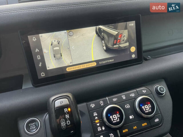 Чорний Ленд Ровер Дефендер, об'ємом двигуна 2 л та пробігом 107 тис. км за 54799 $, фото 40 на Automoto.ua