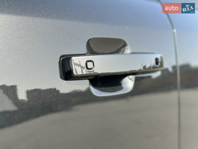 Чорний Ленд Ровер Дефендер, об'ємом двигуна 3 л та пробігом 89 тис. км за 68000 $, фото 21 на Automoto.ua