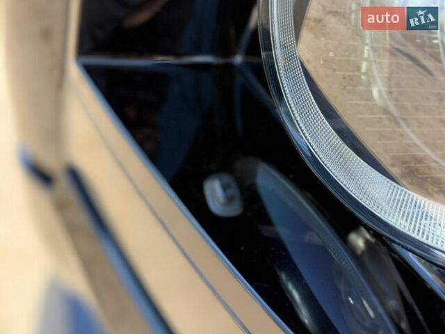 Чорний Ленд Ровер Дефендер, об'ємом двигуна 2 л та пробігом 92 тис. км за 54500 $, фото 19 на Automoto.ua