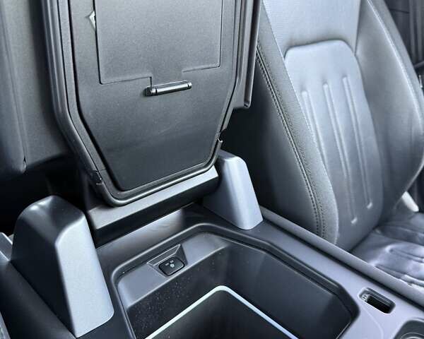 Черный Ленд Ровер Дефендер, объемом двигателя 3 л и пробегом 102 тыс. км за 88500 $, фото 38 на Automoto.ua