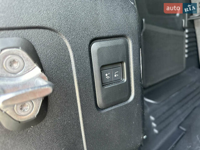 Чорний Ленд Ровер Дефендер, об'ємом двигуна 3 л та пробігом 89 тис. км за 68000 $, фото 56 на Automoto.ua