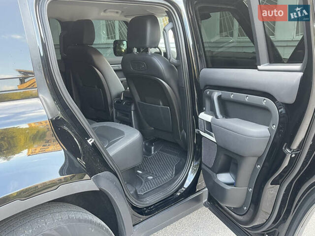 Чорний Ленд Ровер Дефендер, об'ємом двигуна 2 л та пробігом 107 тис. км за 54799 $, фото 55 на Automoto.ua