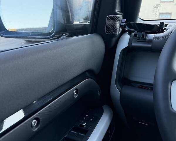 Черный Ленд Ровер Дефендер, объемом двигателя 3 л и пробегом 102 тыс. км за 88500 $, фото 26 на Automoto.ua