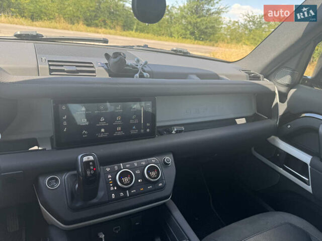 Черный Ленд Ровер Дефендер, объемом двигателя 2 л и пробегом 85 тыс. км за 54000 $, фото 10 на Automoto.ua