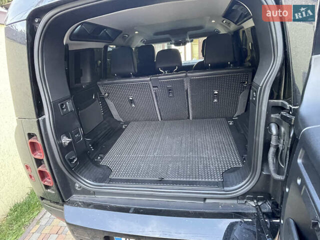 Чорний Ленд Ровер Дефендер, об'ємом двигуна 2 л та пробігом 107 тис. км за 54799 $, фото 62 на Automoto.ua