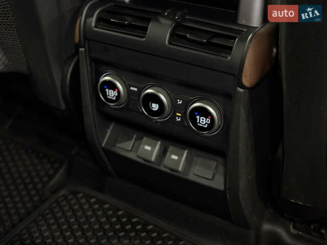 Черный Ленд Ровер Дефендер, объемом двигателя 3 л и пробегом 72 тыс. км за 83500 $, фото 19 на Automoto.ua