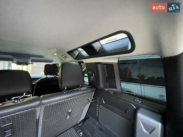 Чорний Ленд Ровер Дефендер, об'ємом двигуна 2 л та пробігом 107 тис. км за 54799 $, фото 68 на Automoto.ua
