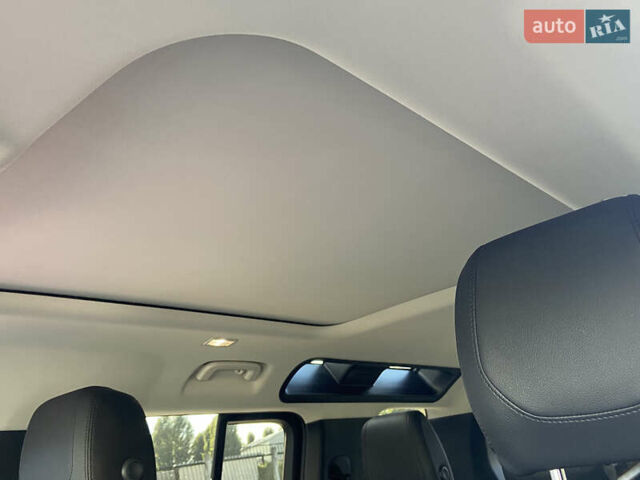 Черный Ленд Ровер Дефендер, объемом двигателя 2 л и пробегом 112 тыс. км за 56000 $, фото 19 на Automoto.ua