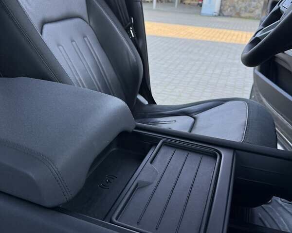 Черный Ленд Ровер Дефендер, объемом двигателя 3 л и пробегом 102 тыс. км за 88500 $, фото 40 на Automoto.ua