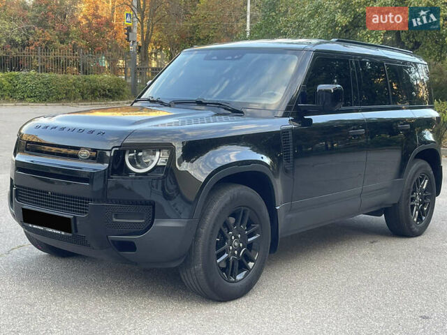 Чорний Ленд Ровер Дефендер, об'ємом двигуна 2 л та пробігом 107 тис. км за 54799 $, фото 5 на Automoto.ua