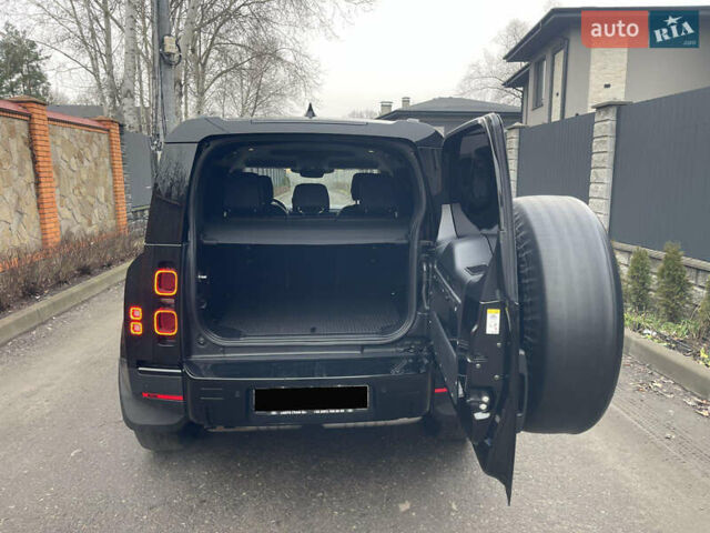 Черный Ленд Ровер Дефендер, объемом двигателя 2 л и пробегом 106 тыс. км за 57000 $, фото 6 на Automoto.ua