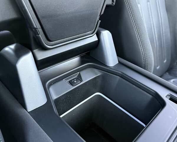 Черный Ленд Ровер Дефендер, объемом двигателя 3 л и пробегом 102 тыс. км за 88500 $, фото 39 на Automoto.ua