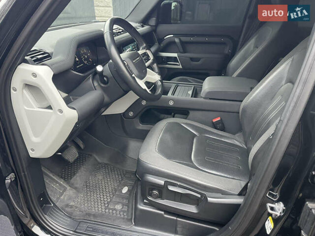 Черный Ленд Ровер Дефендер, объемом двигателя 2 л и пробегом 106 тыс. км за 57000 $, фото 12 на Automoto.ua