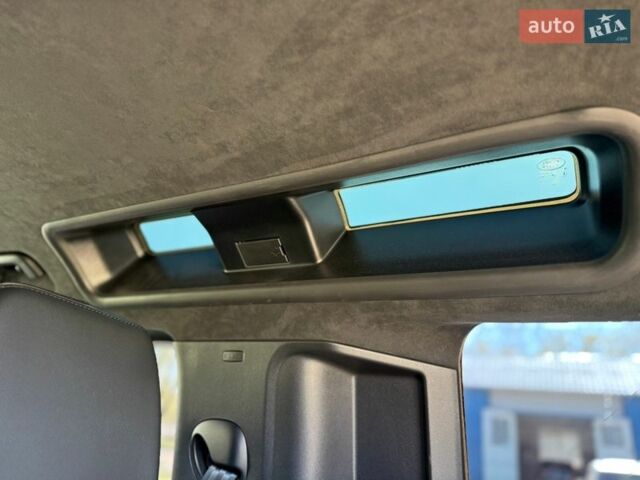 Чорний Ленд Ровер Дефендер, об'ємом двигуна 2 л та пробігом 92 тис. км за 54500 $, фото 31 на Automoto.ua