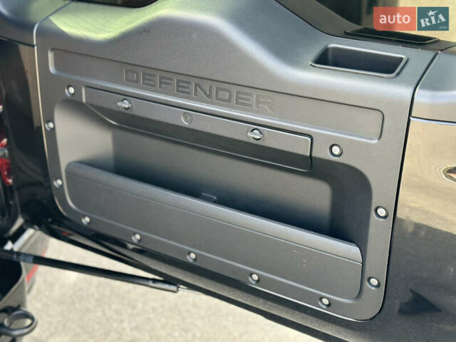 Чорний Ленд Ровер Дефендер, об'ємом двигуна 3 л та пробігом 89 тис. км за 68000 $, фото 53 на Automoto.ua