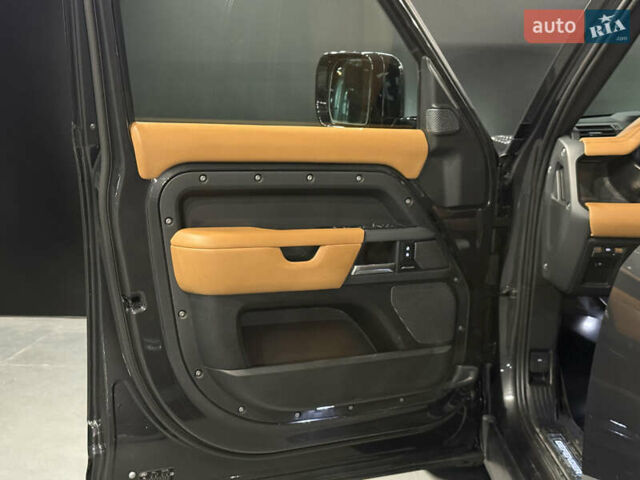 Черный Ленд Ровер Дефендер, объемом двигателя 3 л и пробегом 72 тыс. км за 83500 $, фото 15 на Automoto.ua
