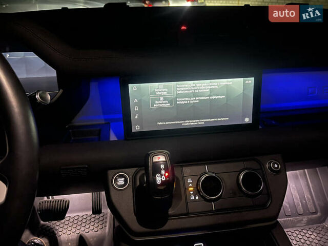 Черный Ленд Ровер Дефендер, объемом двигателя 2 л и пробегом 106 тыс. км за 57000 $, фото 28 на Automoto.ua